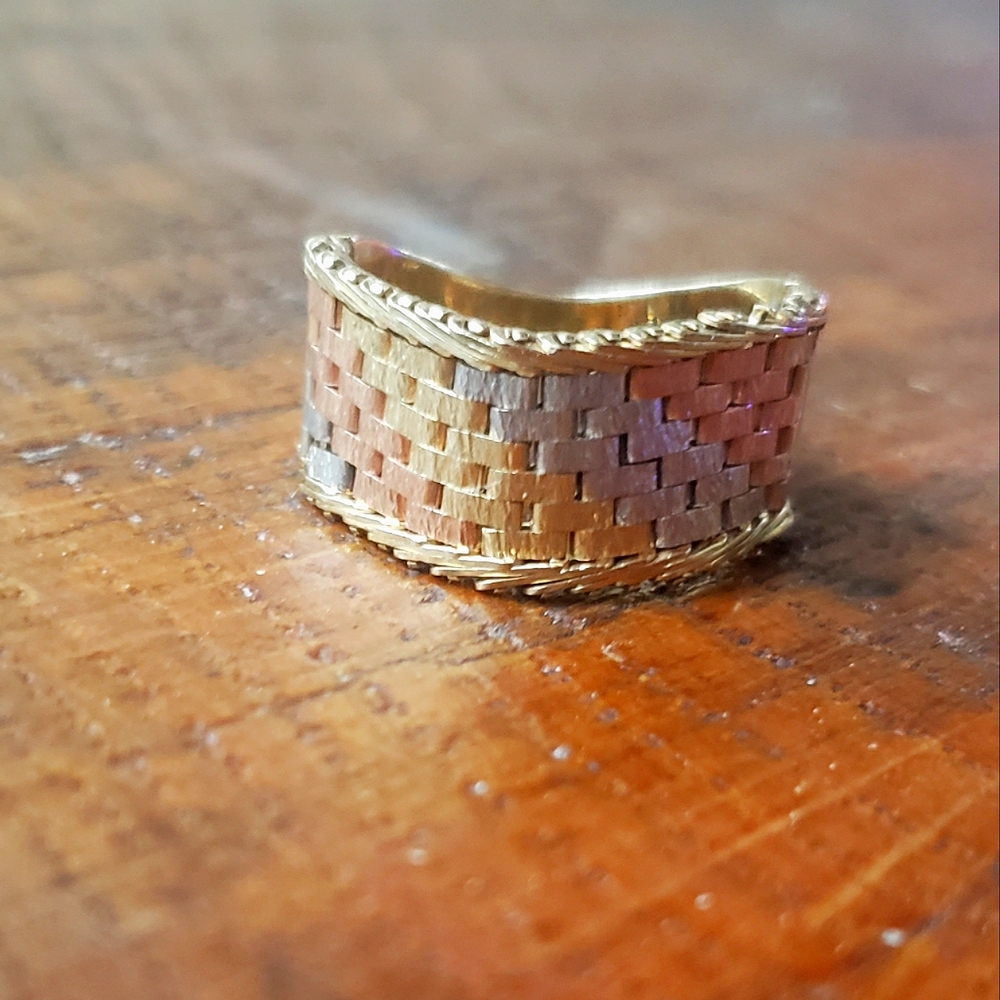 VINTAGE GOLD RING